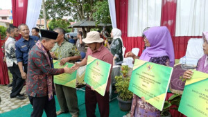 Gubernur Serahkan Bantuan Ternak hingga Modal untuk UMKM , PETAJAMBI.COM