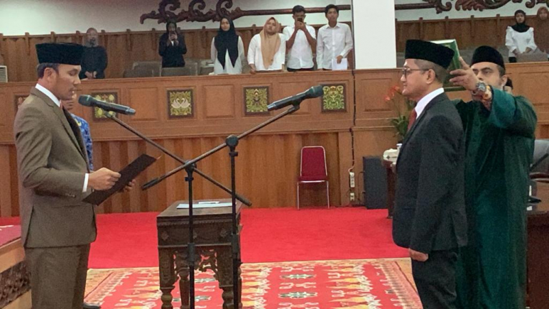 Ketua DPRD Lantik Yeri Muthalib PAW Khairil, PETAJAMBI.COM