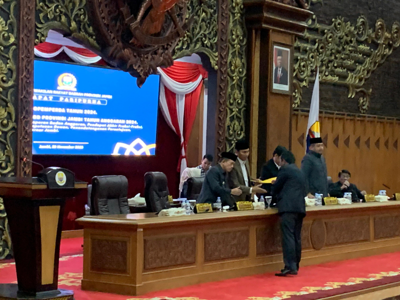 DPRD dan Pemprov Jambi Sepakati 11 Ranperda Masuk Propemperda 2024, PETAJAMBI.COM