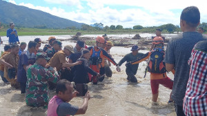 Tim SAR Temukan Korban Terseret Arus Saat Longsor di Kerinci, PETAJAMBI.COM