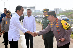 Presiden Jokowi Tegaskan Kenaikan Gaji ASN, TNI, Polri Diputuskan atas Pertimbangan Kondisi Perekonomian Negara, PETAJAMBI.COM