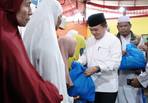 Hadiri Isra Mi’raj di Masjid Cheng Hoo, Gubernur Jambi Santuni Anak Yatim dan Kaum Dhuafa, PETAJAMBI.COM