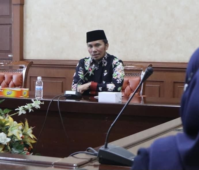 Ketua DPRD Ingatkan Dirut Bank Jambi Soal Inovasi dan Pengambilan Kebijakan, PETAJAMBI.COM