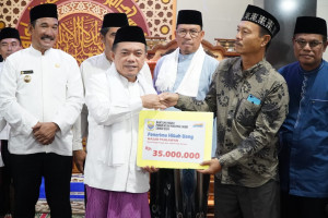 Safari Ramadhan Pertama di Kerinci, Gubernur Jambi Serahkan Bantuan CSR, PETAJAMBI.COM