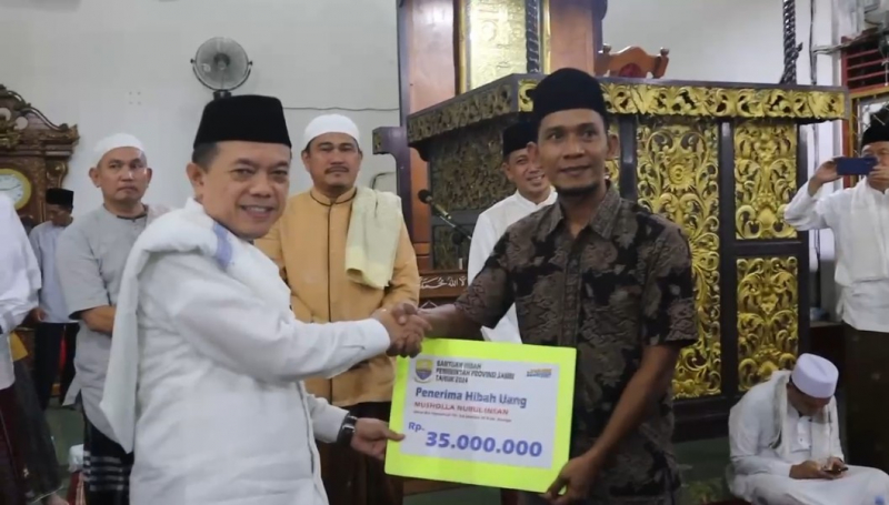 Safari Ramadhan di Bungo, Gubernur Jambi Serahkan Dana Hibah Untuk Masjid dan Musholla , PETAJAMBI.COM