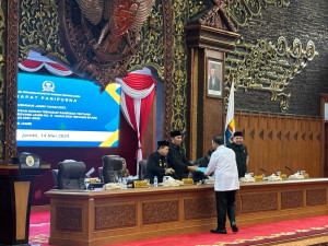 DPRD Gelar Rapat Paripurna, Setujui Laporan Pansus jadi Rekomendasi Dewan, PETAJAMBI.COM