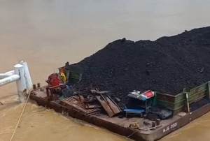Pasca Insiden Tongkang Tabrak Jembatan Auduri, Satgas Wasgakkum Hentikan Operasional Batu Bara Jalur Sungai, PETAJAMBI.COM