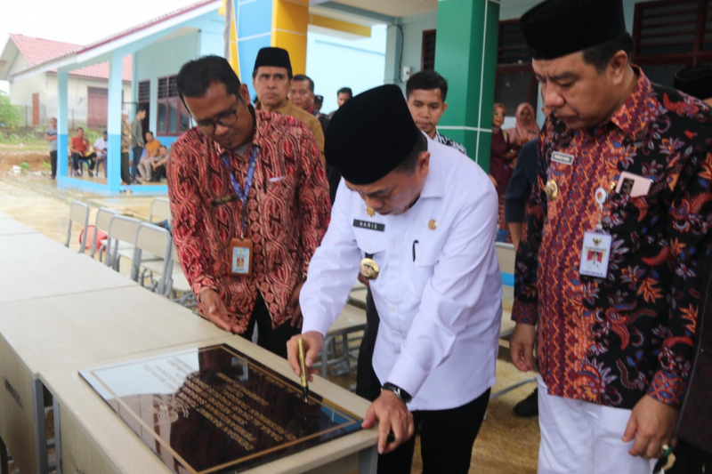 Gubernur Jambi Resmikan 4 Ruang Belajar SMK Peternakan Merangin, PETAJAMBI.COM