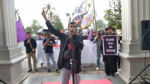 Koalisi Penyelamat Pilar Demokrasi di Jambi Demo Tolak RUU Penyiaran, PETAJAMBI.COM