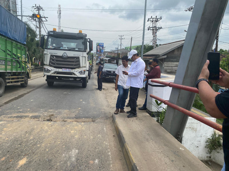 Wakil Ketua Komisi III Telusuri Penyebab Kemacetan di Jembatan Aurduri, PETAJAMBI.COM