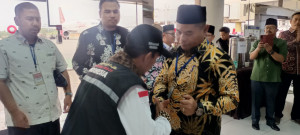 Komisi IV DPRD Provinsi Jambi Sambut Kepulangan Jamaah Haji di Bandara Hang Nadim Batam, PETAJAMBI.COM
