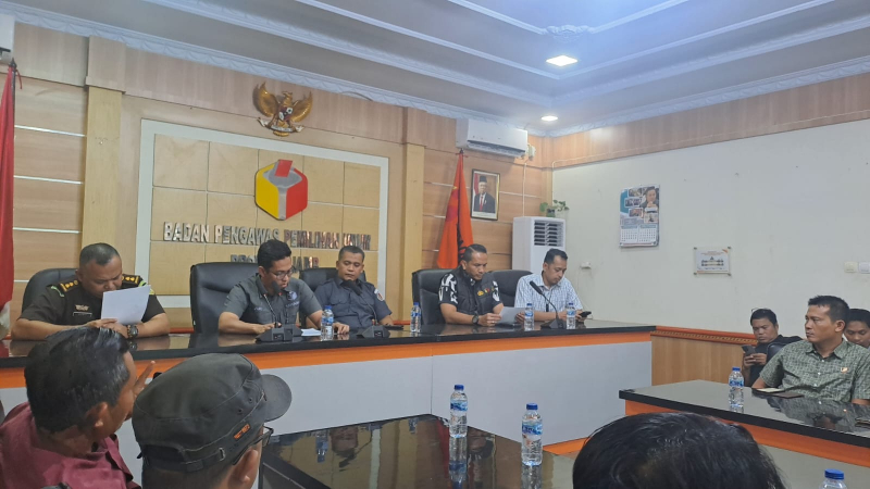 Bawaslu Batalkan 2 Laporan Terhadap Romi-Sudirman Soal Mobil Loreng dan Lantik Tim di Jam Kerja, PETAJAMBI.COM