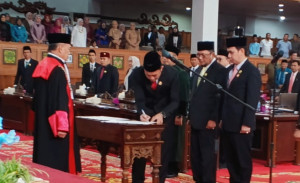 M. Hafiz Resmi Jabat Ketua DPRD Provinsi Jambi, PETAJAMBI.COM