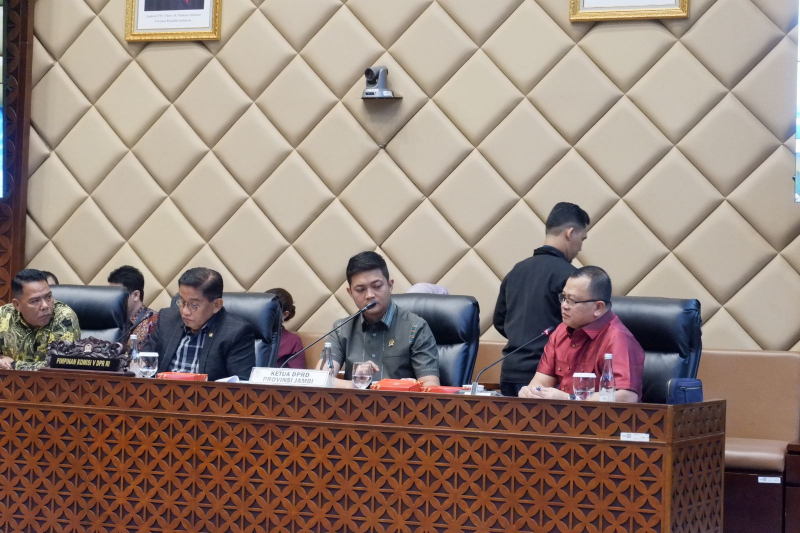 Gelar RDPU Bersama Komisi V, Ketua DPRD Jambi Berharap Aspirasi Segera Ditindaklanjuti, PETAJAMBI.COM