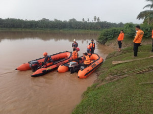 Tim SAR Cari Warga Tebo yang Tenggelam Saat Menyeberangi Sungai, PETAJAMBI.COM