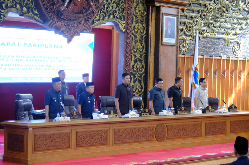 DPRD Gelar Paripurna Penyampaian Pendapat Gubernur Terhadap 5 Ranperda Inisiatif DPRD, PETAJAMBI.COM