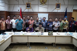 Tingkatkan Mutu Pendidikan Jambi, Al Haris Boyong Bupati/Wali Kota Temui Mendikdasmen, PETAJAMBI.COM