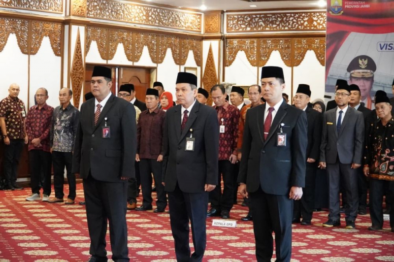 Lantik Direksi Baru Bank Jambi, Gubernur Tekankan Profesionalisme dan Inovasi, PETAJAMBI.COM